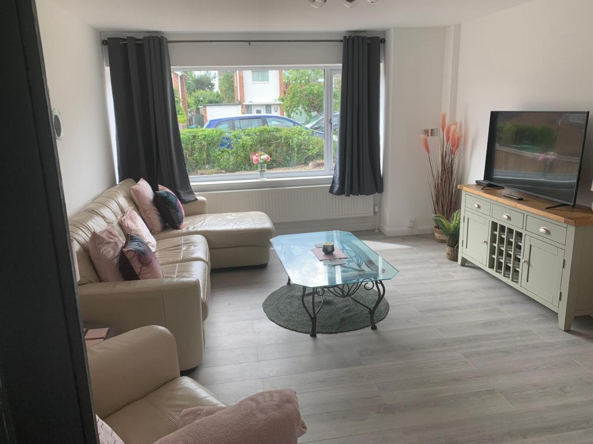 Crowthorne House, Beautiful 3 Bedroom Home For Upto 8 Guests, With Sofa Bed Cul-De-Sac With Private Driveway Nottingham Buitenkant foto