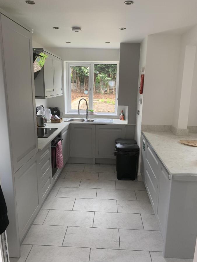 Crowthorne House, Beautiful 3 Bedroom Home For Upto 8 Guests, With Sofa Bed Cul-De-Sac With Private Driveway Nottingham Buitenkant foto