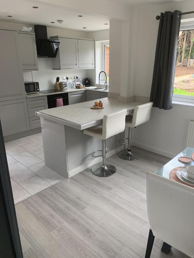 Crowthorne House, Beautiful 3 Bedroom Home For Upto 8 Guests, With Sofa Bed Cul-De-Sac With Private Driveway Nottingham Buitenkant foto
