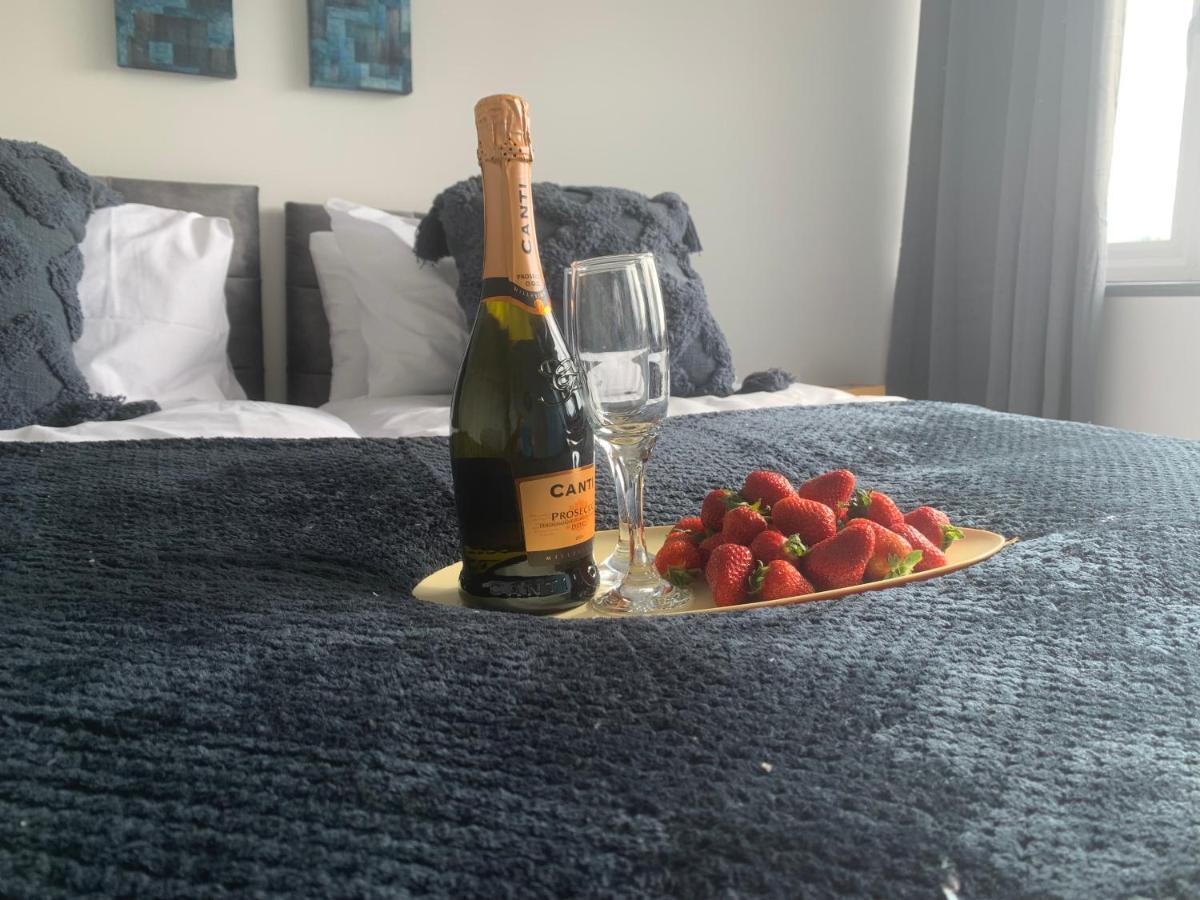 Crowthorne House, Beautiful 3 Bedroom Home For Upto 8 Guests, With Sofa Bed Cul-De-Sac With Private Driveway Nottingham Buitenkant foto